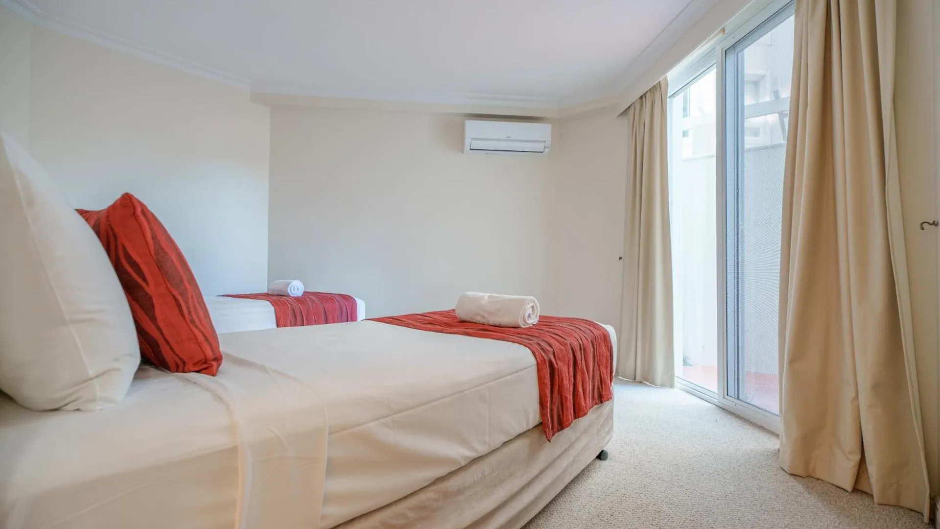 **** Aparthotel La Grande Apartments Gold Coast Australia